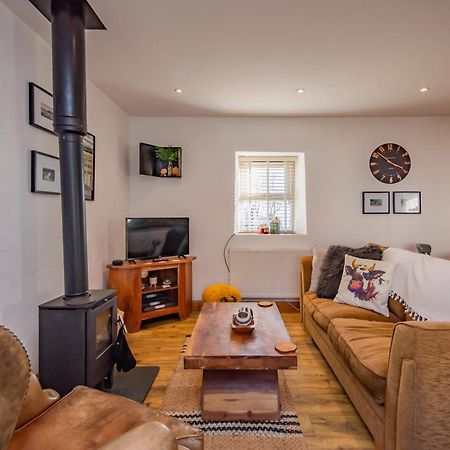 Cosy Farm Conversion In The Heart Of Pembrokeshire Maenclochog Exterior photo