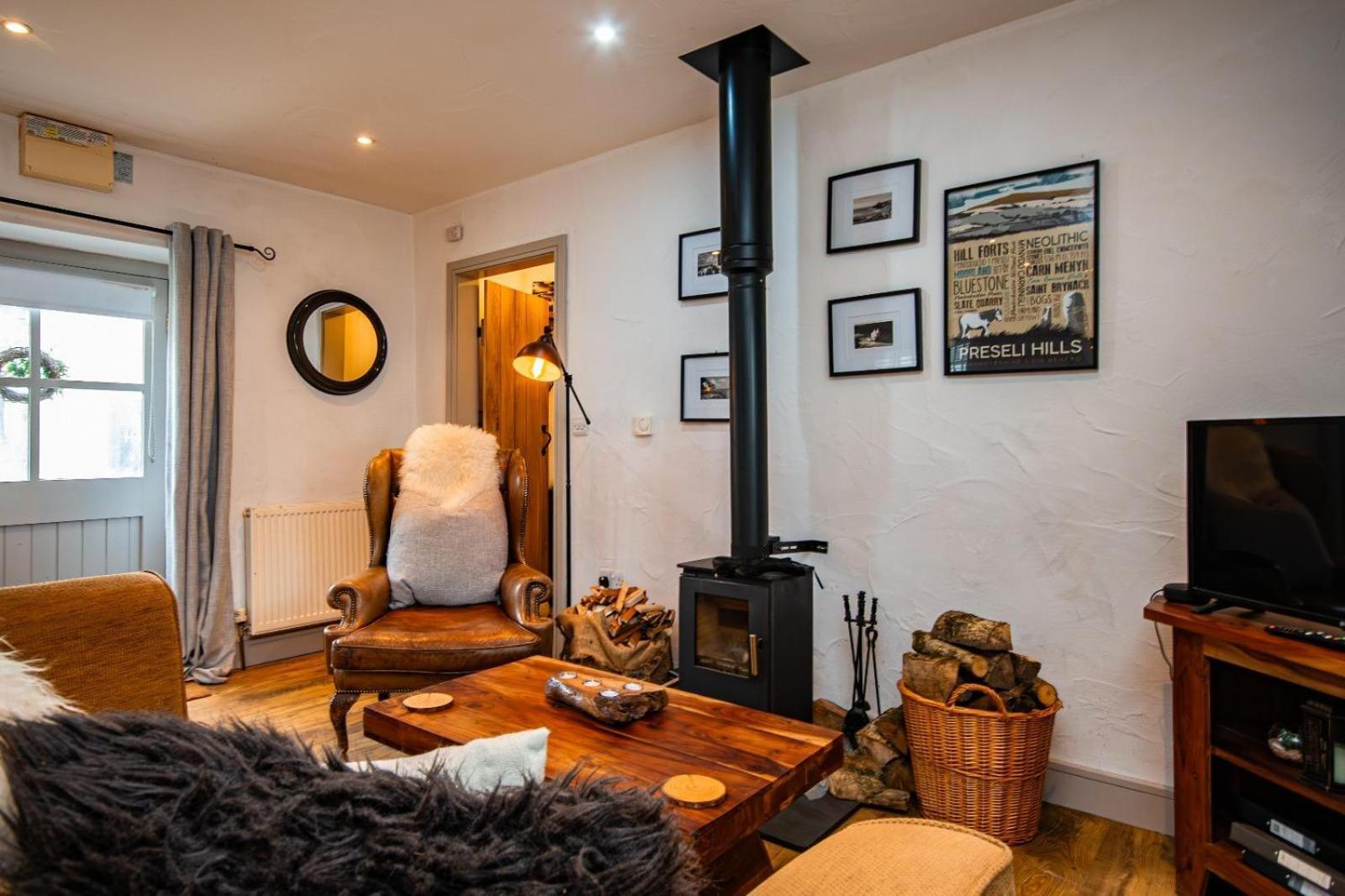 Cosy Farm Conversion In The Heart Of Pembrokeshire Maenclochog Exterior photo